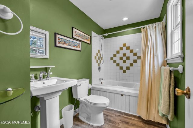 11 Avenue D, Manahawkin, NJ 08050