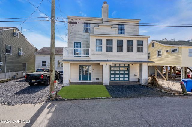 11 Avenue D, Manahawkin, NJ 08050