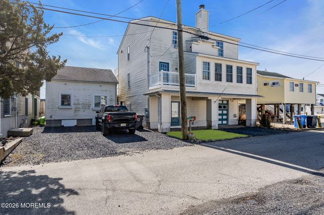 11 Avenue D, Manahawkin, NJ 08050