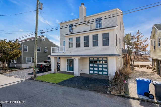 11 Avenue D, Manahawkin, NJ 08050