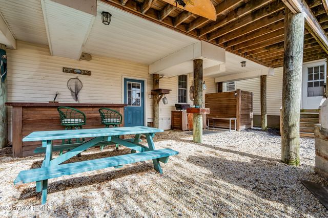 11 Avenue D, Manahawkin, NJ 08050