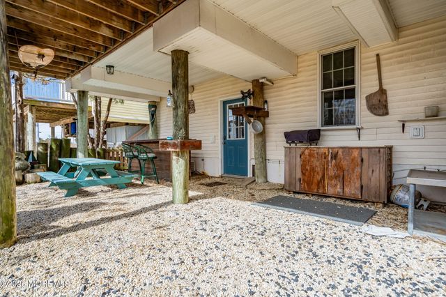 11 Avenue D, Manahawkin, NJ 08050