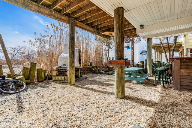 11 Avenue D, Manahawkin, NJ 08050