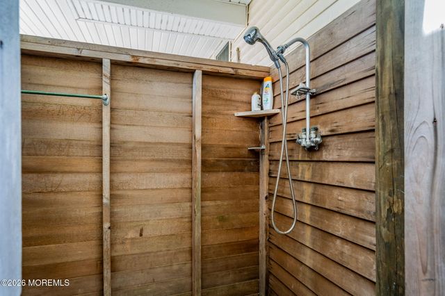 11 Avenue D, Manahawkin, NJ 08050