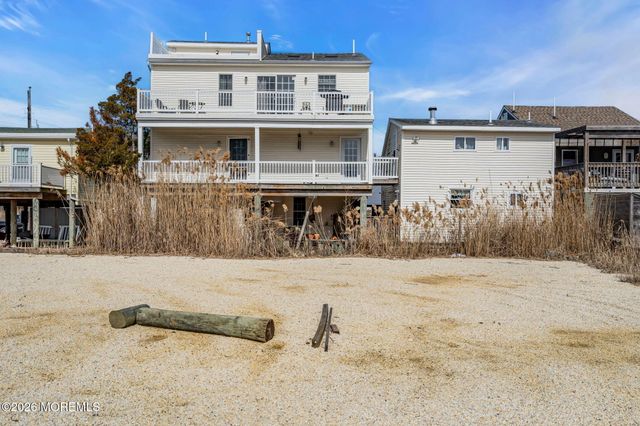 11 Avenue D, Manahawkin, NJ 08050