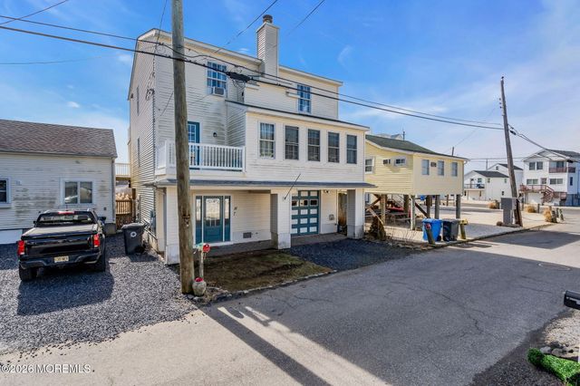 11 Avenue D, Manahawkin, NJ 08050