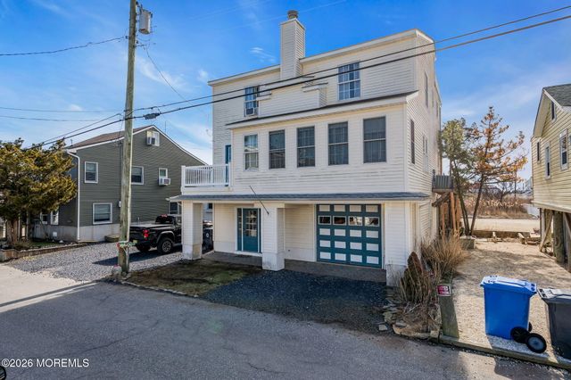 11 Avenue D, Manahawkin, NJ 08050