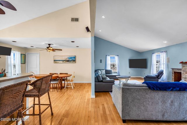 11 Avenue D, Manahawkin, NJ 08050