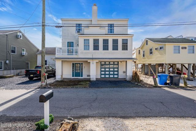 11 Avenue D, Manahawkin, NJ 08050