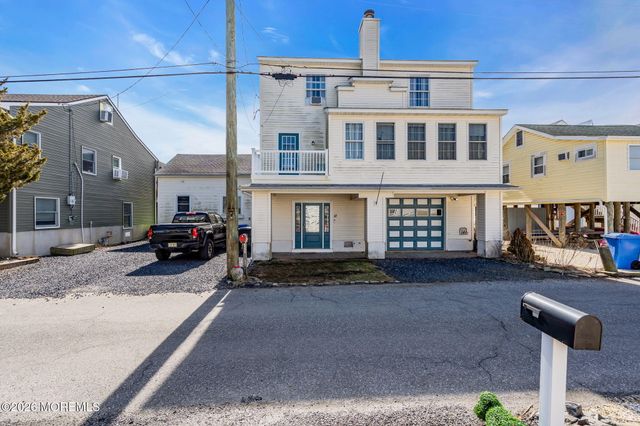 11 Avenue D, Manahawkin, NJ 08050