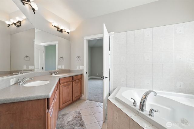 6795 NE D.8 Road, Moses Lake, WA 98837