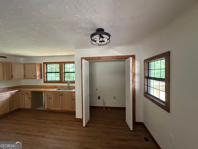 157 Old Loving Road, Mineral Bluff, GA 30559