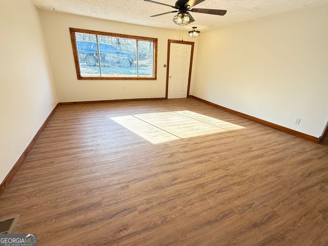 157 Old Loving Road, Mineral Bluff, GA 30559