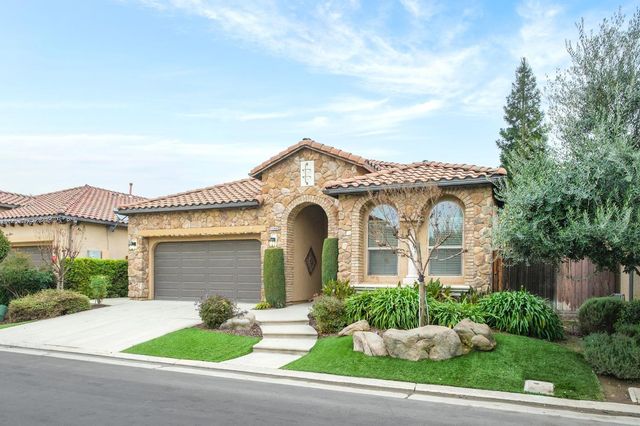 11348 N Via Montessori Drive, Fresno, CA 93730