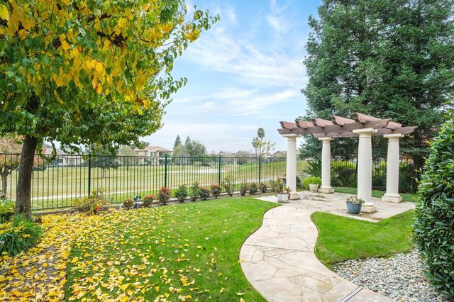 11348 N Via Montessori Drive, Fresno, CA 93730