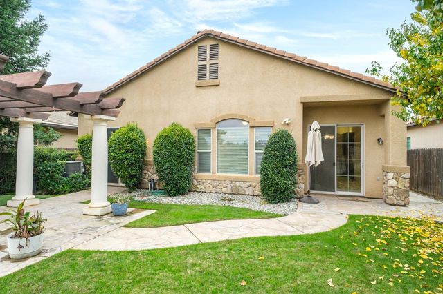 11348 N Via Montessori Drive, Fresno, CA 93730