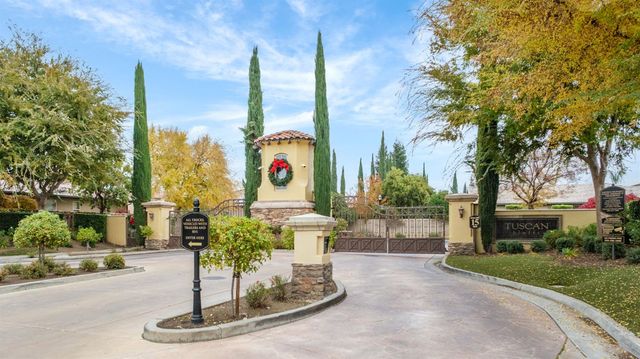 11348 N Via Montessori Drive, Fresno, CA 93730