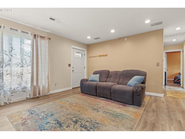 9136 Se STEELE St, Portland, OR 97266