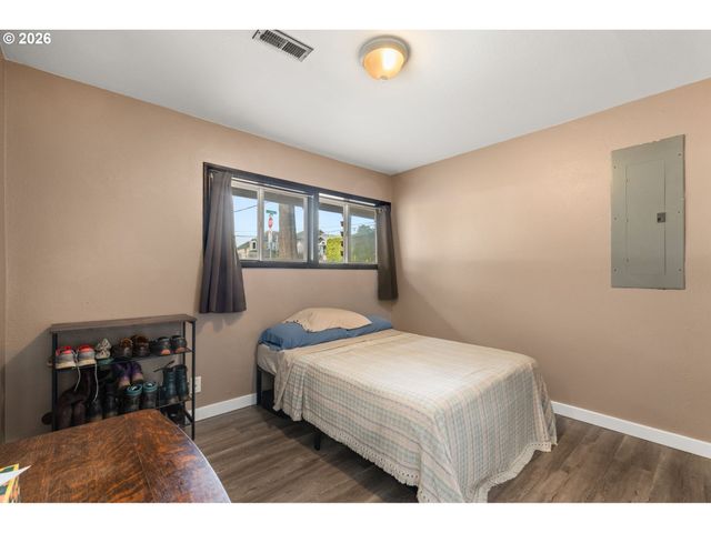 9136 Se STEELE St, Portland, OR 97266