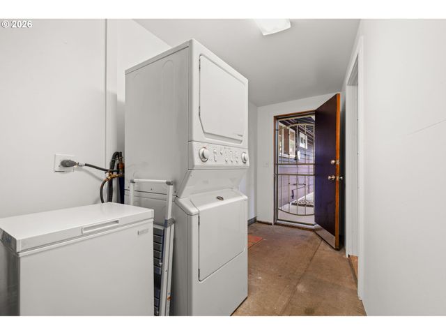 9136 Se STEELE St, Portland, OR 97266