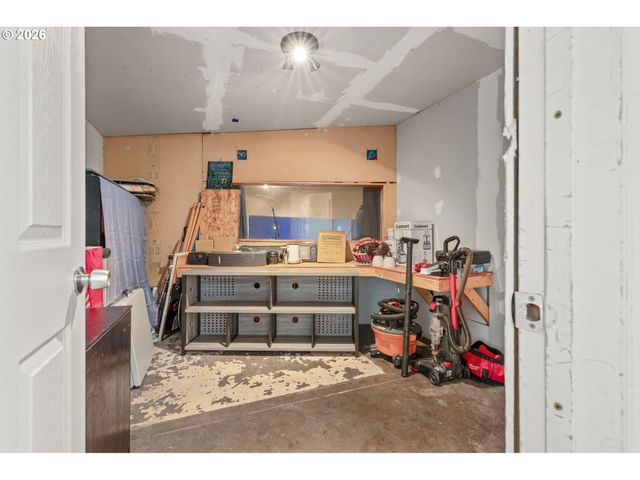 9136 Se STEELE St, Portland, OR 97266