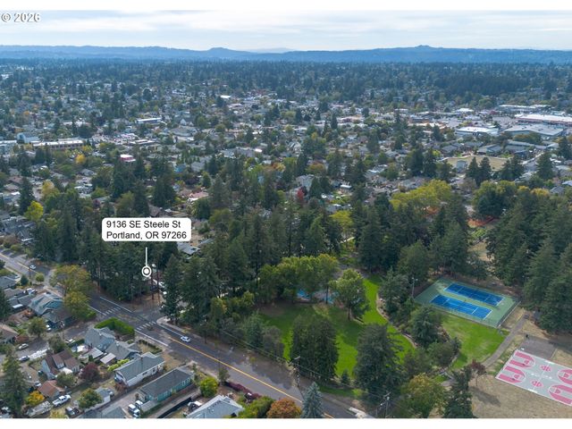 9136 Se STEELE St, Portland, OR 97266