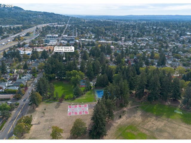 9136 Se STEELE St, Portland, OR 97266