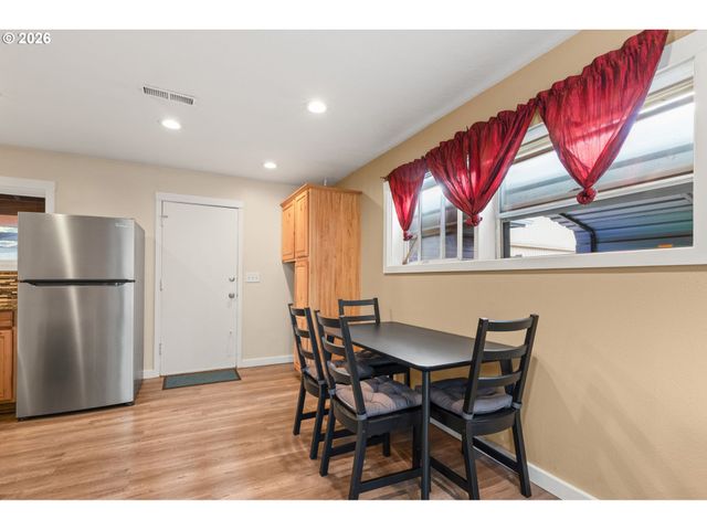 9136 Se STEELE St, Portland, OR 97266