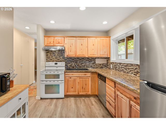 9136 Se STEELE St, Portland, OR 97266