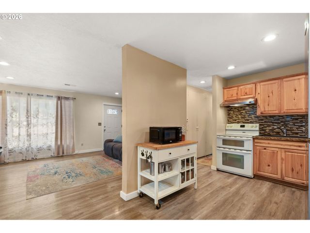 9136 Se STEELE St, Portland, OR 97266