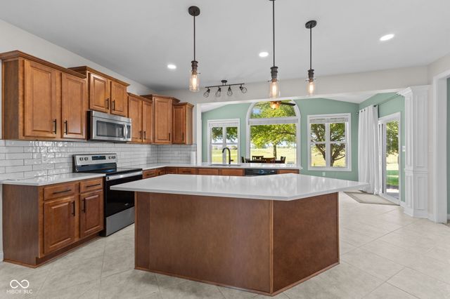 4637 Shadow Ridge Boulevard, Greenwood, IN 46143