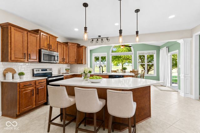 4637 Shadow Ridge Boulevard, Greenwood, IN 46143