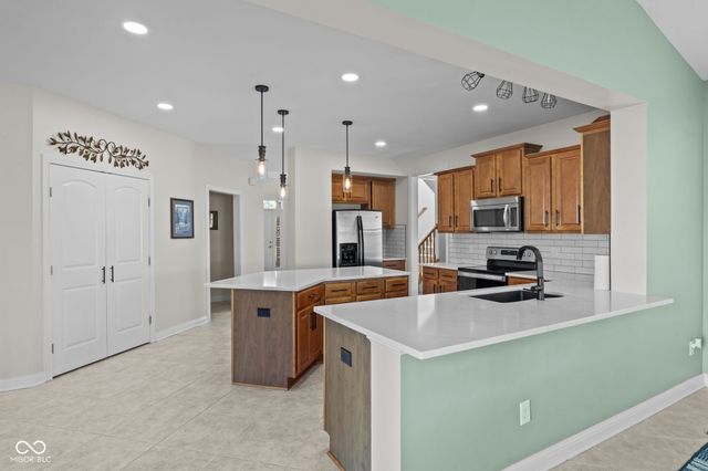4637 Shadow Ridge Boulevard, Greenwood, IN 46143