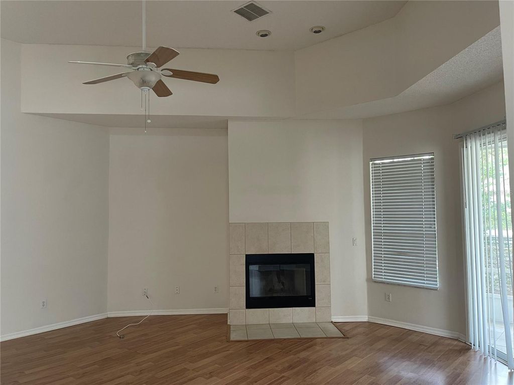 Image 4 of property listing at 13442 LAKE TURNBERRY CIRCLE, Orlando, FL 32828