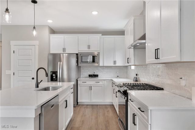 2769 Weeping Pine Drive, Medina, OH 44256