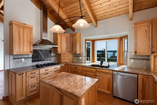 6065 Central Avenue, Anacortes, WA 98221