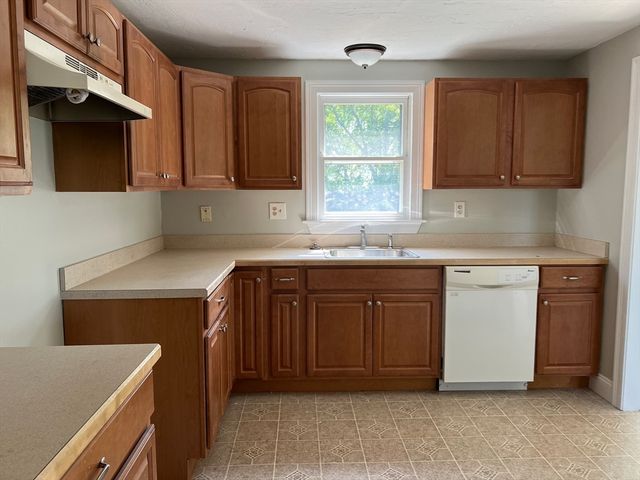 11 Skyview Lane, Woburn, MA 01801