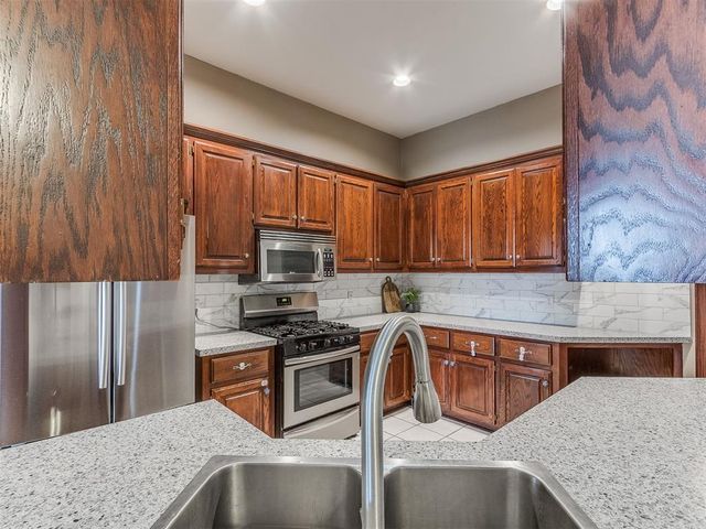 11712 SW 7th Street, Yukon, OK 73099