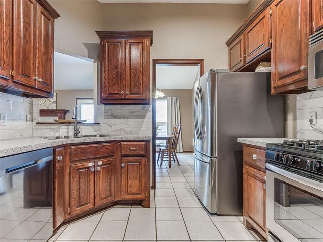 11712 SW 7th Street, Yukon, OK 73099