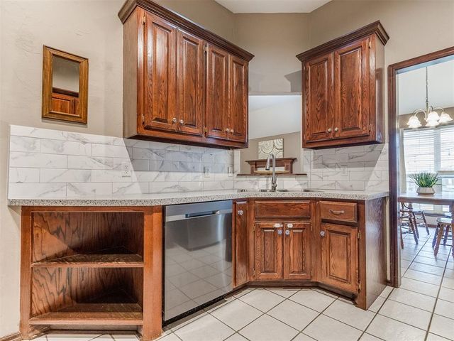 11712 SW 7th Street, Yukon, OK 73099