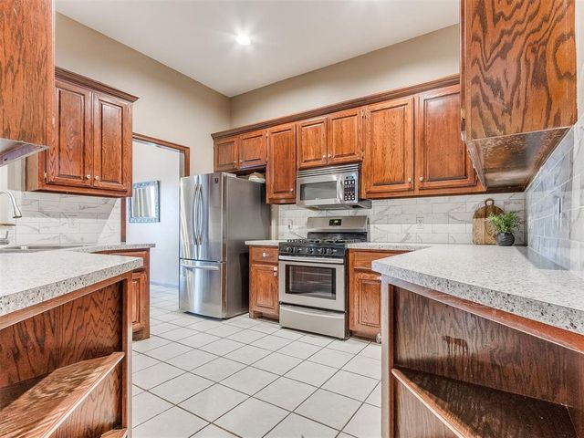 11712 SW 7th Street, Yukon, OK 73099