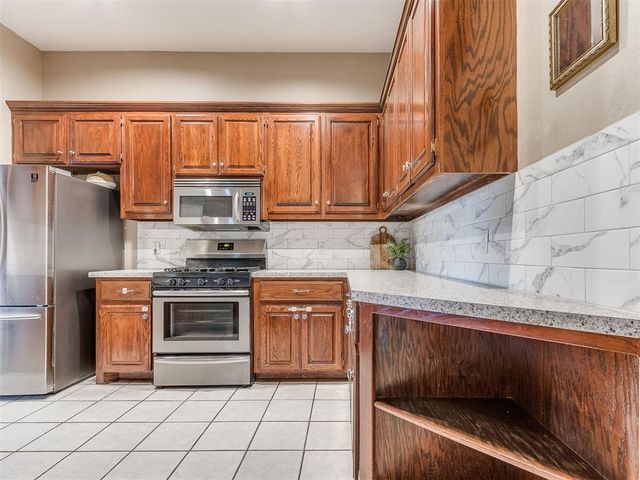 11712 SW 7th Street, Yukon, OK 73099