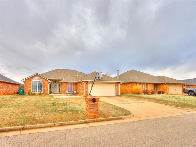 11712 SW 7th Street, Yukon, OK 73099
