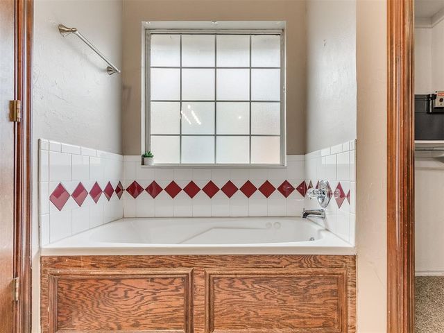 11712 SW 7th Street, Yukon, OK 73099