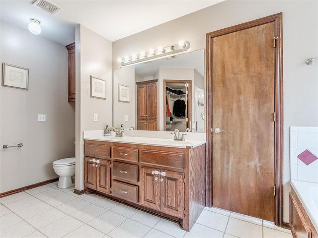 11712 SW 7th Street, Yukon, OK 73099