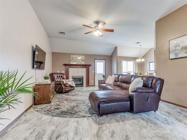 11712 SW 7th Street, Yukon, OK 73099