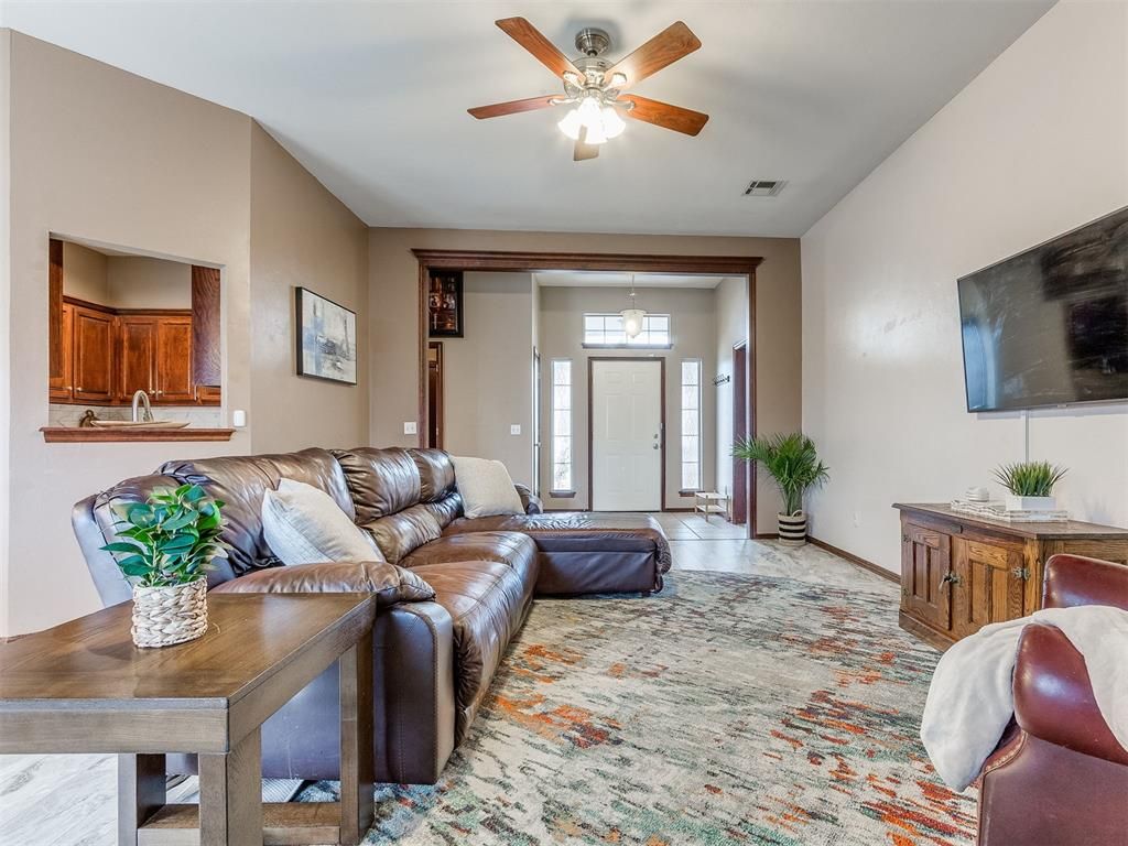 11712 SW 7th Street, Yukon, OK 73099