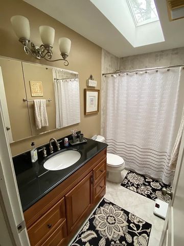 1073 W Elm Street, Palatine, IL 60067