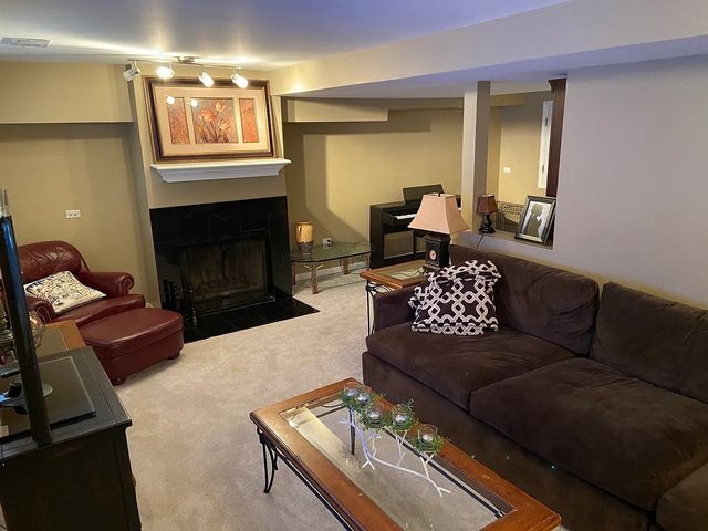 1073 W Elm Street, Palatine, IL 60067