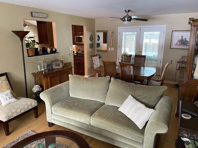 1073 W Elm Street, Palatine, IL 60067